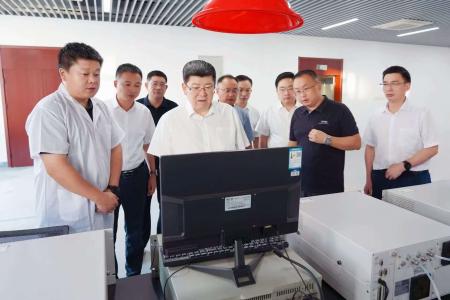 任泽锋在调研科技创新工作时强调点燃科技创新引擎加快产业转型升级